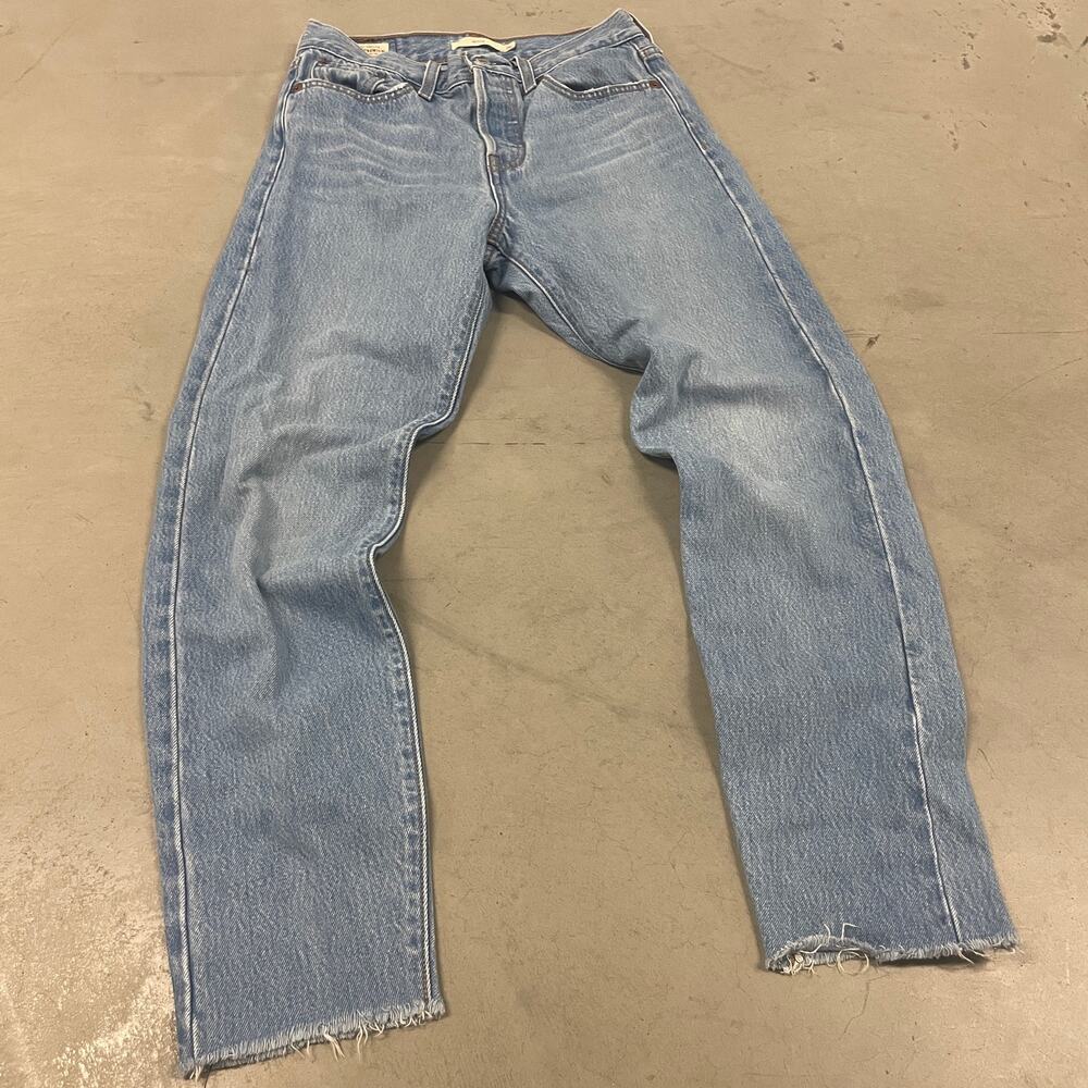 y2k high rise cutoff Levi’s jeans 26x27